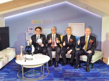 金融業與科技業跨界合作 北富銀攜手鴻海及亞太電信打造e家人分行