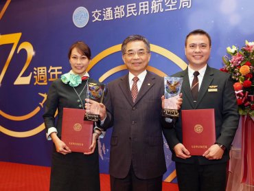 立榮航空榮獲金翔獎雙冠王 