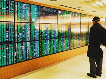 TrendForce：摺疊式手機還在了解市場反應與調整產品設計階段 面板技術及成本將是關鍵