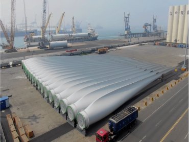 海洋風電第二階段成功於苗栗外海安裝首支風機