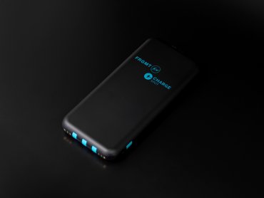 ChargeSPOT 首度與日本潮流教父「藤原浩」合作限量版黑色閃電共享行動電源