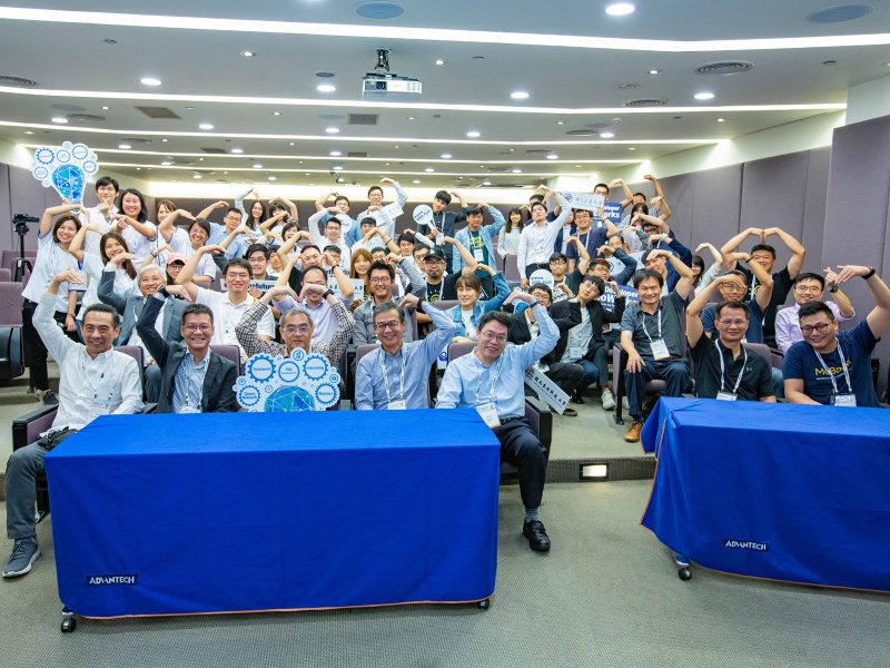 研華二度榮獲《遠見》CSR企業社會責任獎「電子科技業組」楷模獎。（研華提供）