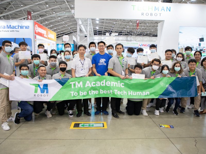 智慧機械產學接軌計畫 達明機器人與台科大打造學生就業即戰力。（廠商提供）