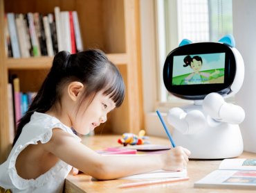 防疫期間居家學習不中斷 亞太電信關懷弱勢學童免費贊助1萬門4G上網卡 不限速可用45天