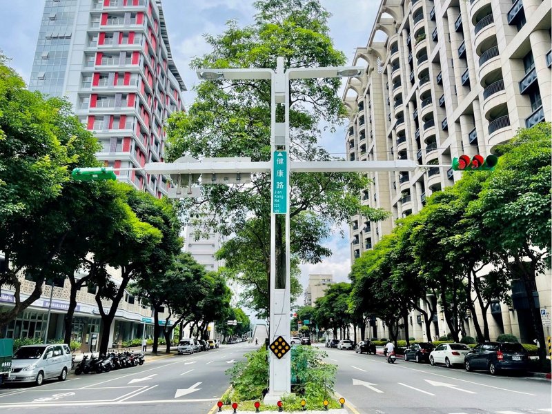亞太電信聯手富鴻網、光寶科技 打造業界首座5G毫米波智慧桿。（亞太電信提供）
