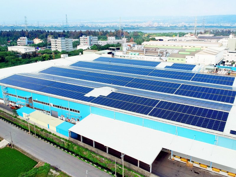 友達攜手台達打造太陽能電廠優質全新創能與儲能整合解決方案。（友達提供）