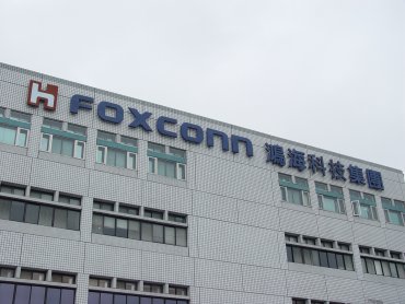 台積與鴻海暨永齡基金會完成捐贈BNT疫苗予CDC作為COVID-19防疫使用