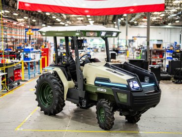 鴻海與Monarch Tractor攜手打造下世代農業設備