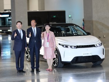 鴻海科技日ＭODEL B跨界休旅車 ＭODEL V電動皮卡同日登場 宣示電動車產業CDMS營運商模