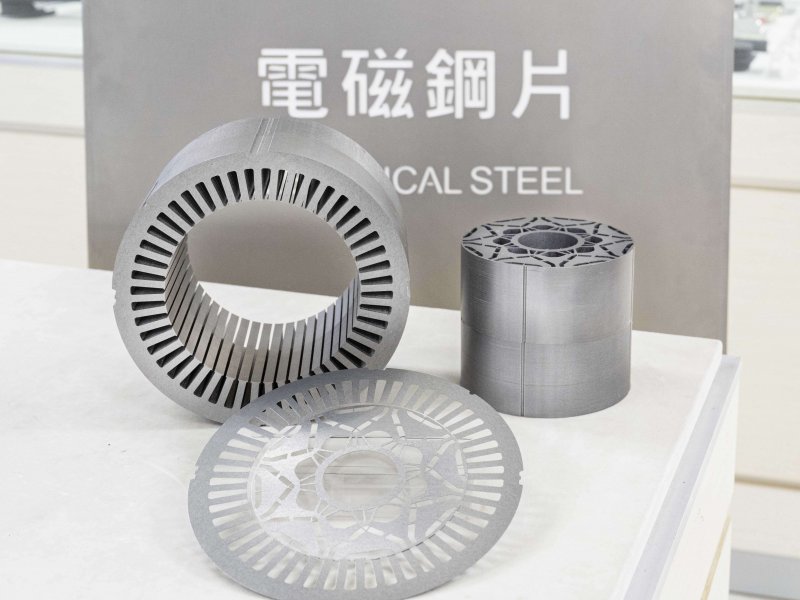 中鋼成功開發電動車馬達用超能效自黏塗膜電磁鋼。（中鋼提供）