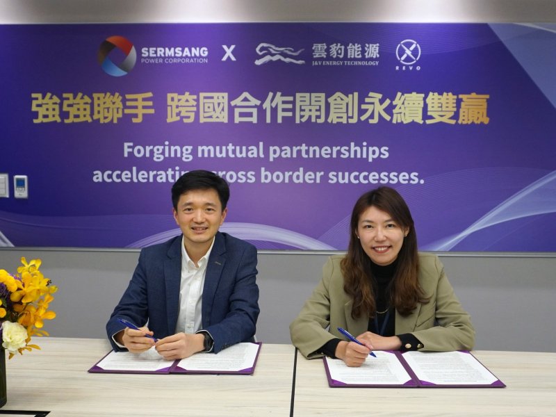 左為泰國SSP能源公司執行長瓦魯特（Mr. Varut Tummavaranukub），右為雲豹能源總經理趙書閔。（雲豹能源提供）