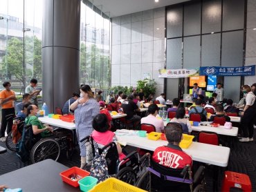 台塑生醫回收玩具「環島傳愛」7萬人 2024深入在地關懷 首度從台塑7大據點出發