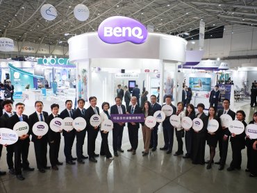 《2025 台灣醫療科技展》明基佳世達醫療艦隊大秀樂齡醫療健康布局 三大AI智慧醫療產品亮相