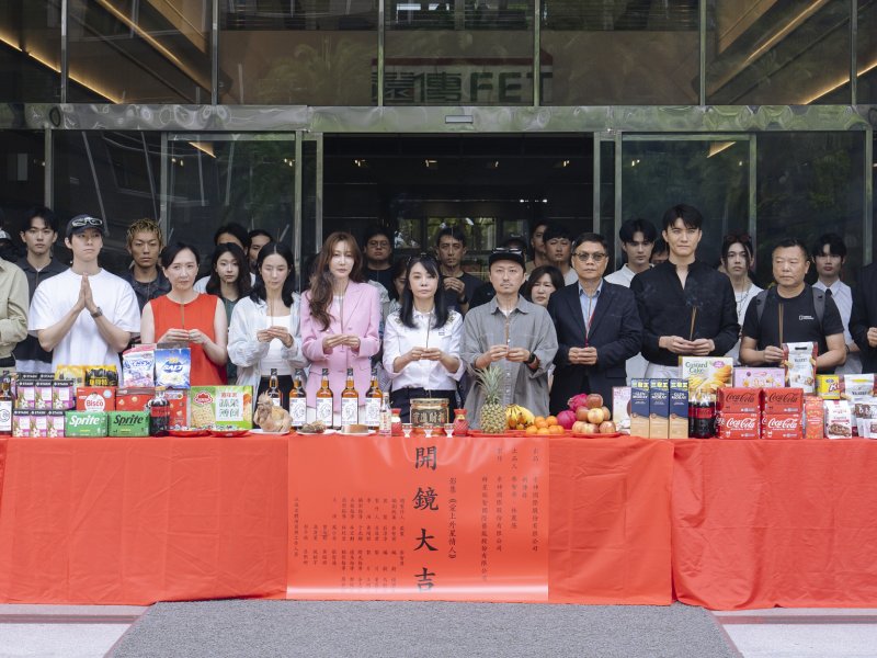 遠傳攜手新加坡最大媒體集團新傳媒合製影集《愛上外星情人》盛大開鏡 持續深化影視娛樂布局。(遠傳提供)